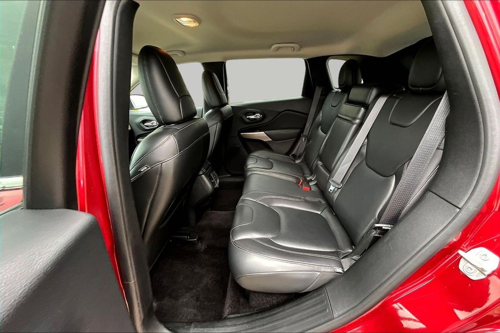 Thumbnail: 2017 Jeep Cherokee - 12