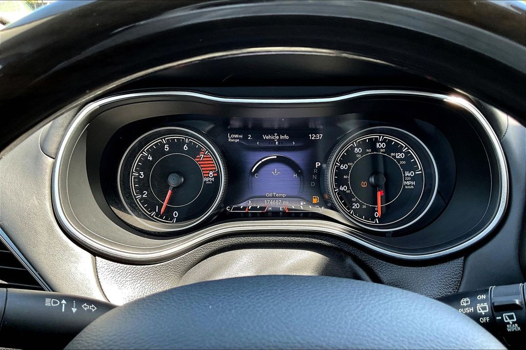 Thumbnail: 2019 Jeep Cherokee - 16