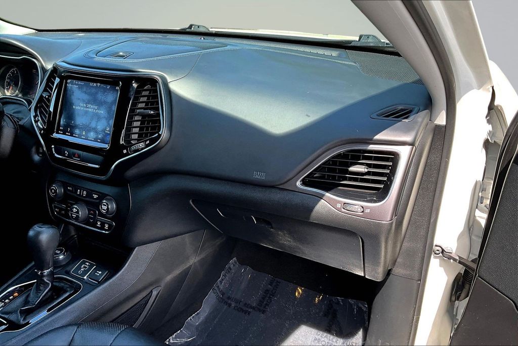 Thumbnail: 2019 Jeep Cherokee - 13