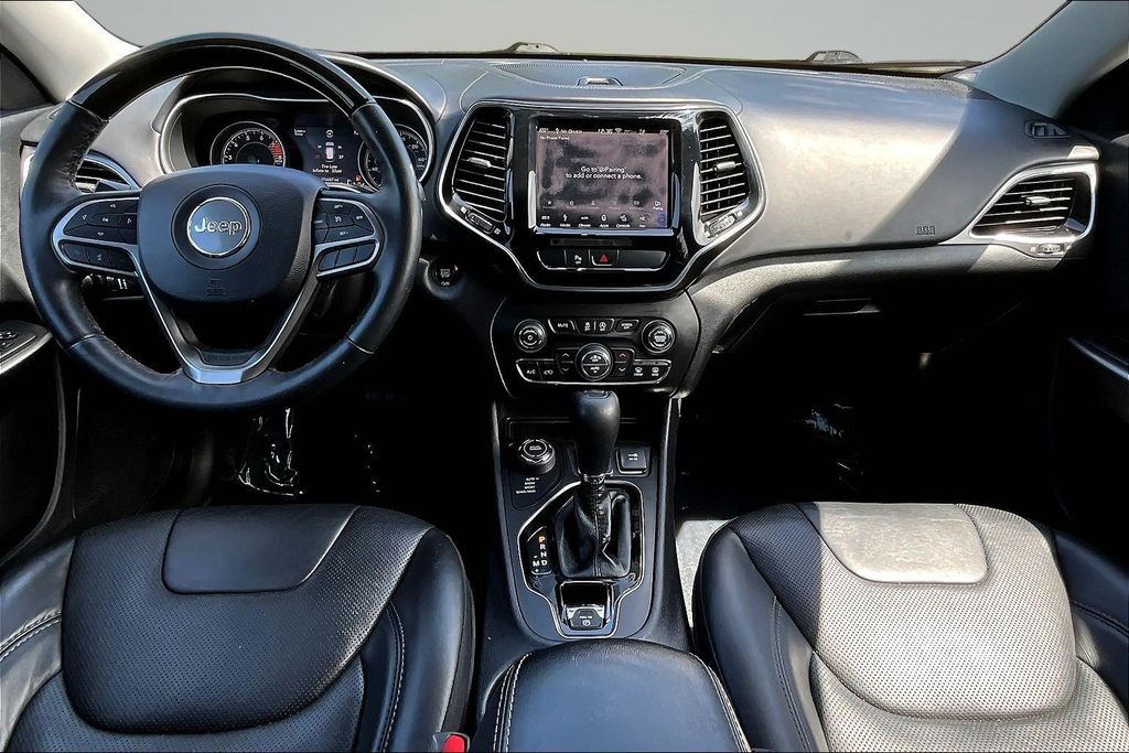 Thumbnail: 2019 Jeep Cherokee - 12