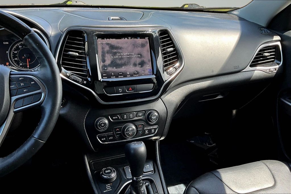 Thumbnail: 2019 Jeep Cherokee - 14