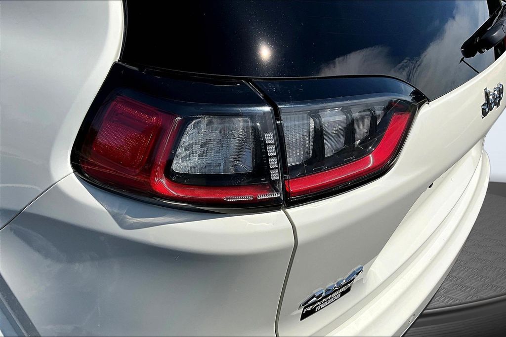 Thumbnail: 2019 Jeep Cherokee - 33