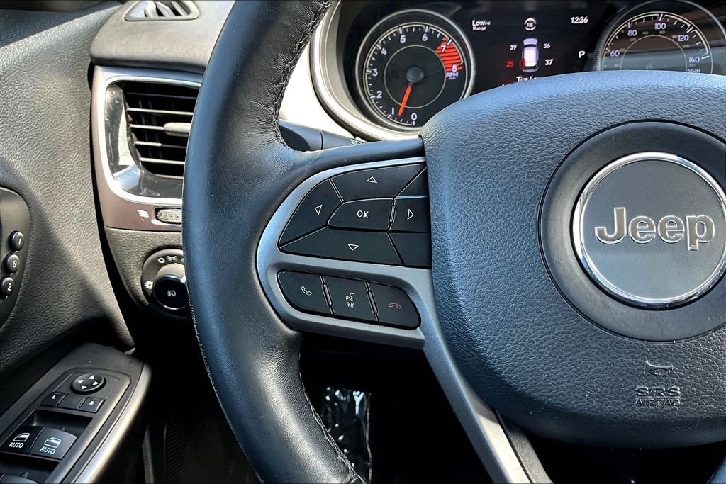 Thumbnail: 2019 Jeep Cherokee - 25