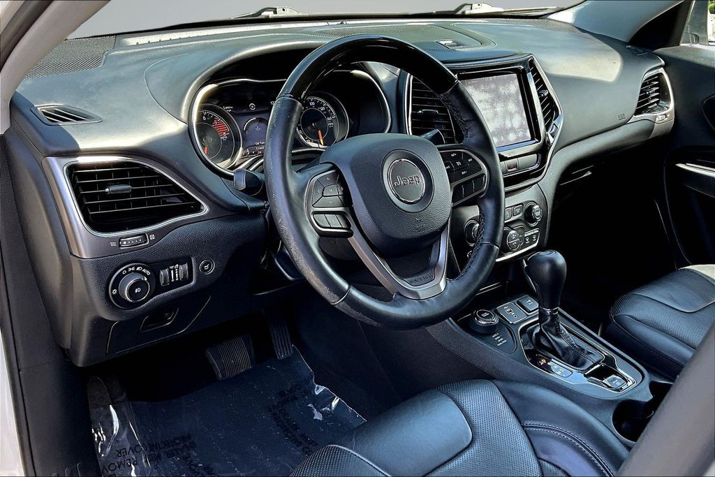 Thumbnail: 2019 Jeep Cherokee - 8