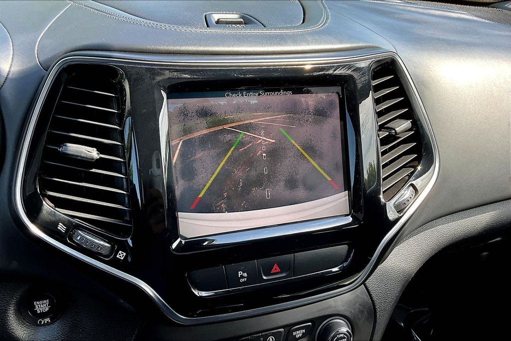 Thumbnail: 2019 Jeep Cherokee - 27