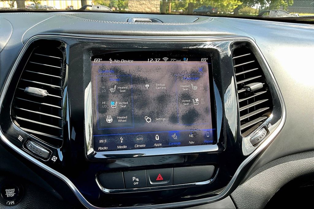 Thumbnail: 2019 Jeep Cherokee - 28