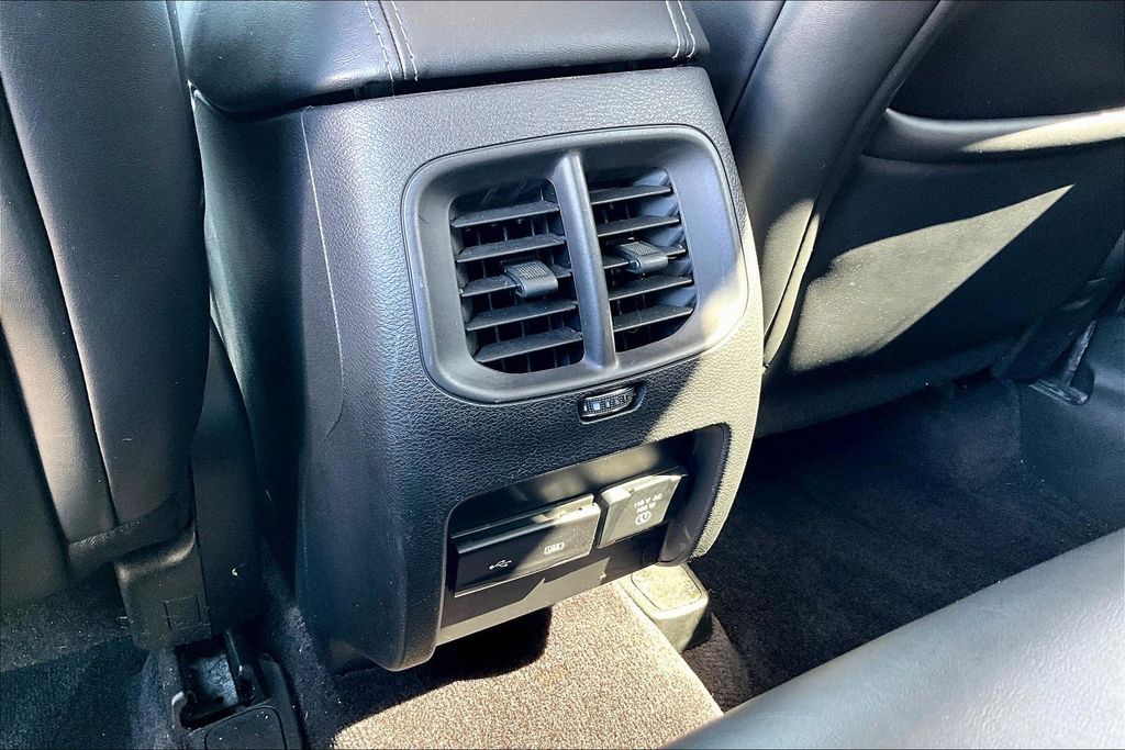 Thumbnail: 2019 Jeep Cherokee - 28