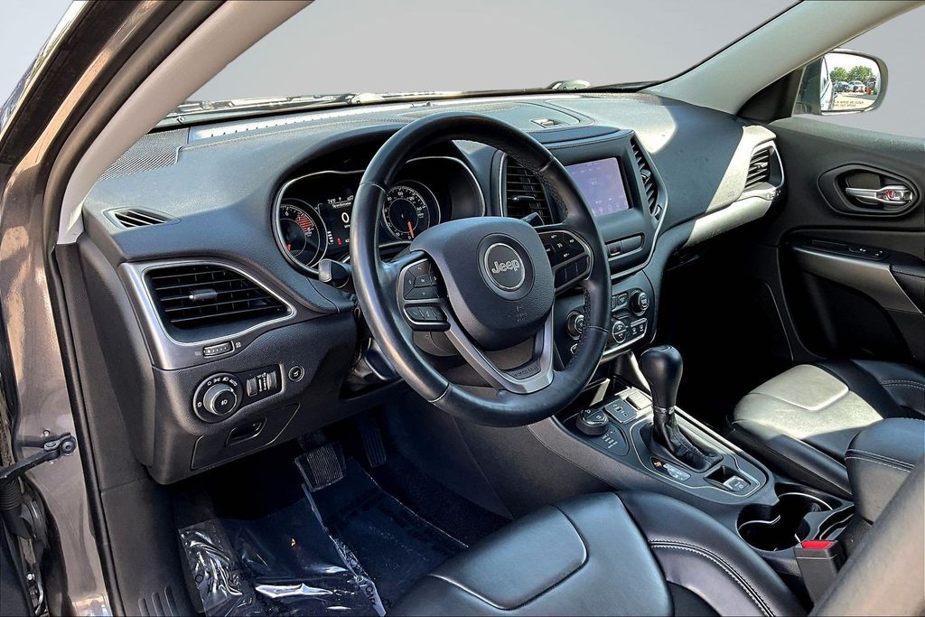 Thumbnail: 2019 Jeep Cherokee - 9