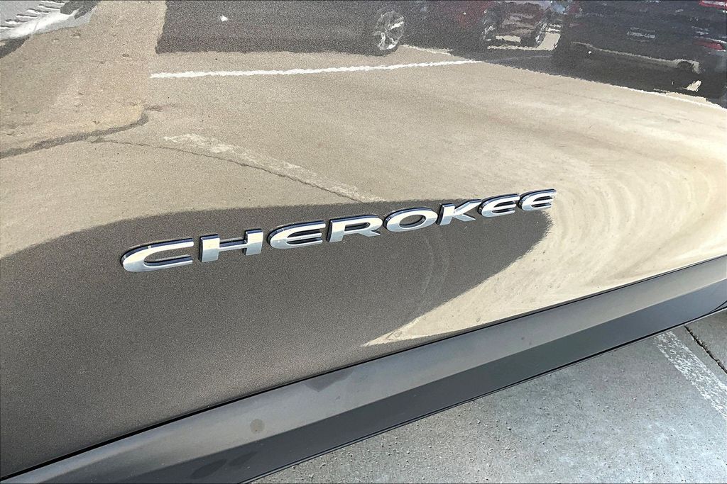 Thumbnail: 2019 Jeep Cherokee - 34