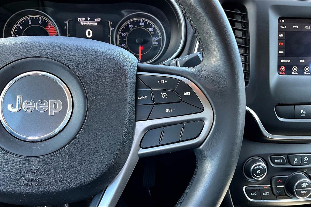 Thumbnail: 2019 Jeep Cherokee - 25