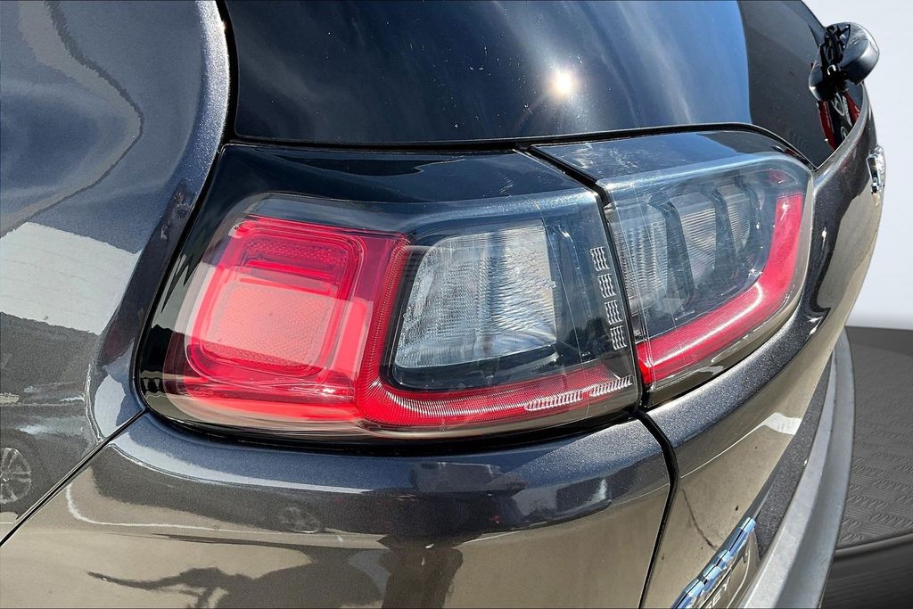 Thumbnail: 2019 Jeep Cherokee - 33
