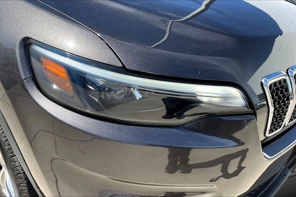 Thumbnail: 2019 Jeep Cherokee - 32
