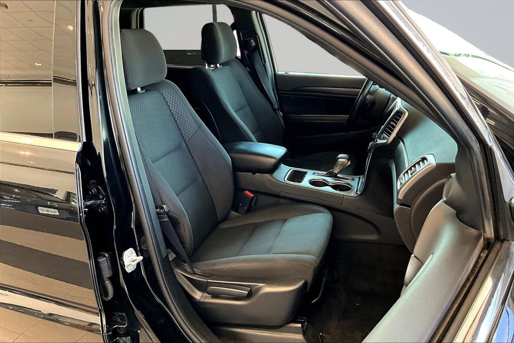 Thumbnail: 2018 Jeep Grand Cherokee - 10
