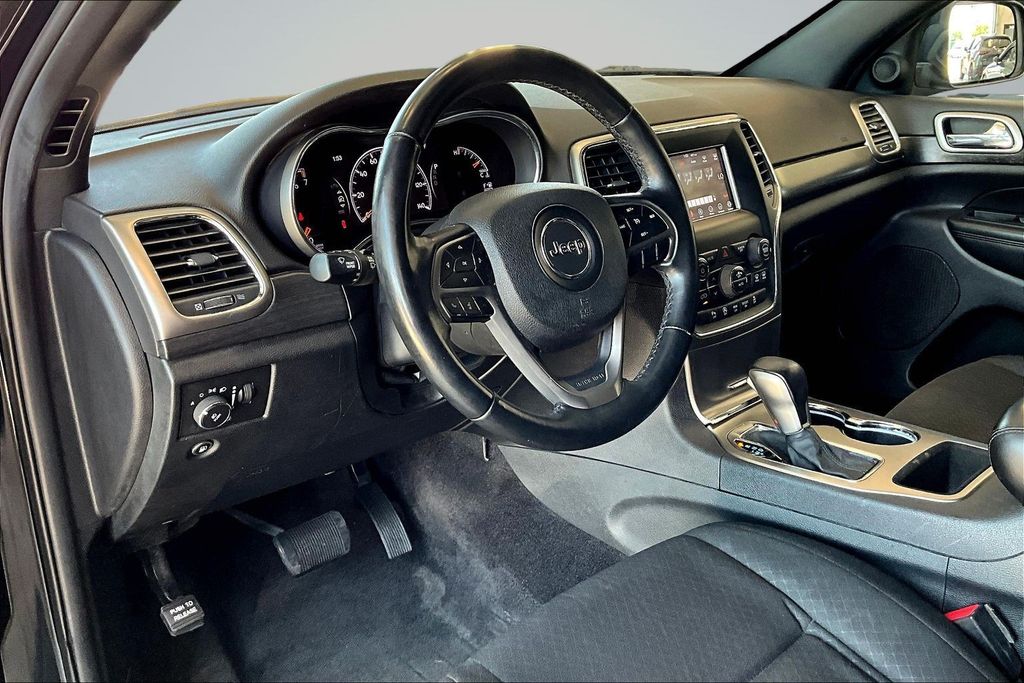 Thumbnail: 2018 Jeep Grand Cherokee - 9