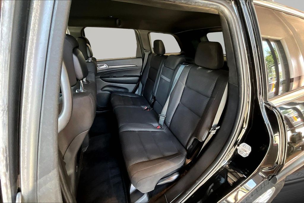 Thumbnail: 2018 Jeep Grand Cherokee - 12