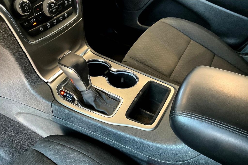 Thumbnail: 2018 Jeep Grand Cherokee - 15