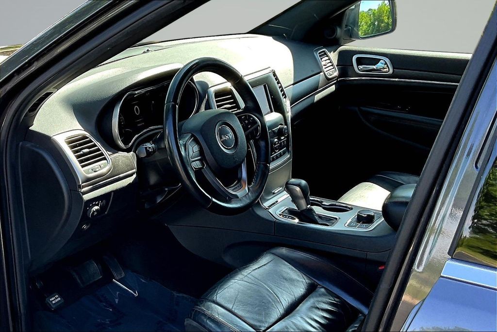Thumbnail: 2018 Jeep Grand Cherokee - 13