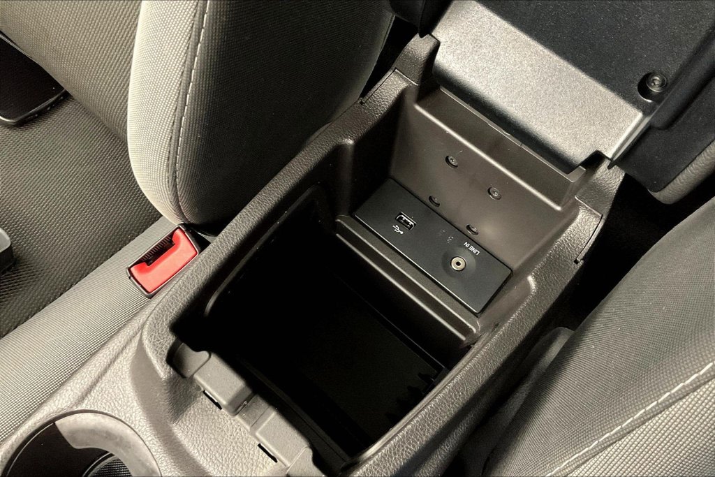 Thumbnail: 2014 Ford Focus - 28