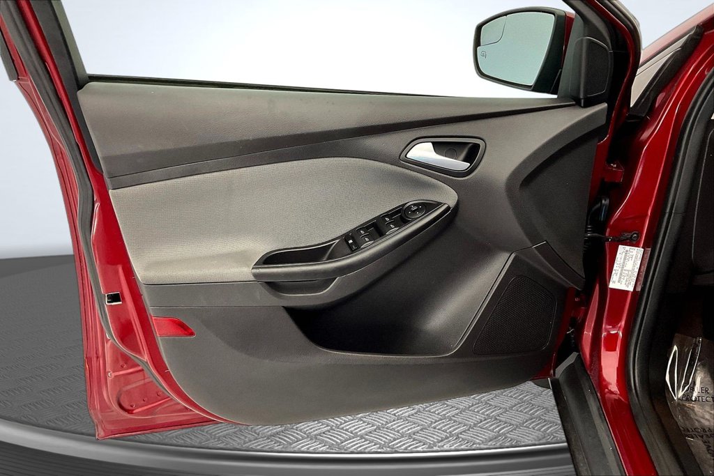 Thumbnail: 2014 Ford Focus - 23