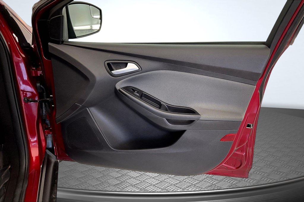Thumbnail: 2014 Ford Focus - 24