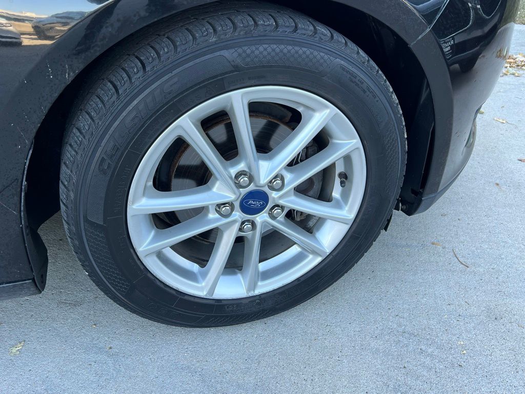 Thumbnail: 2015 Ford Focus - 23