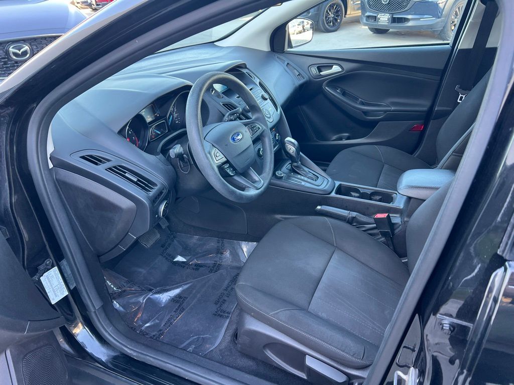 Thumbnail: 2015 Ford Focus - 10