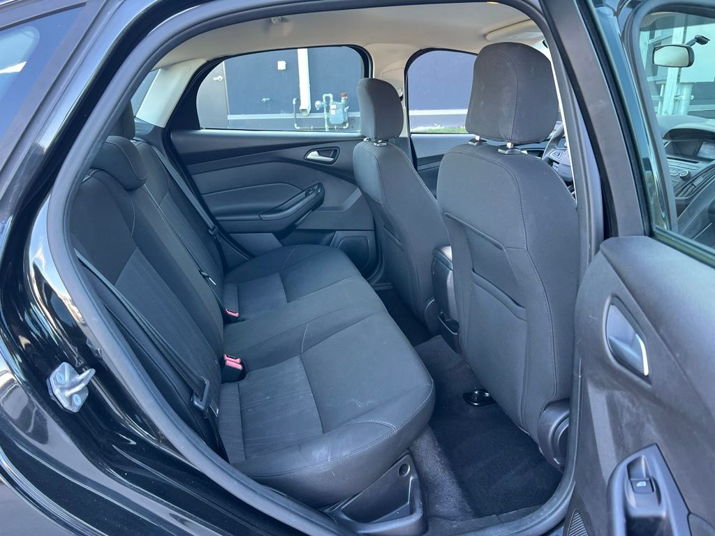 Thumbnail: 2015 Ford Focus - 27