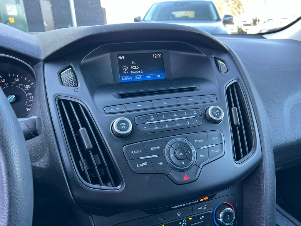 Thumbnail: 2015 Ford Focus - 12