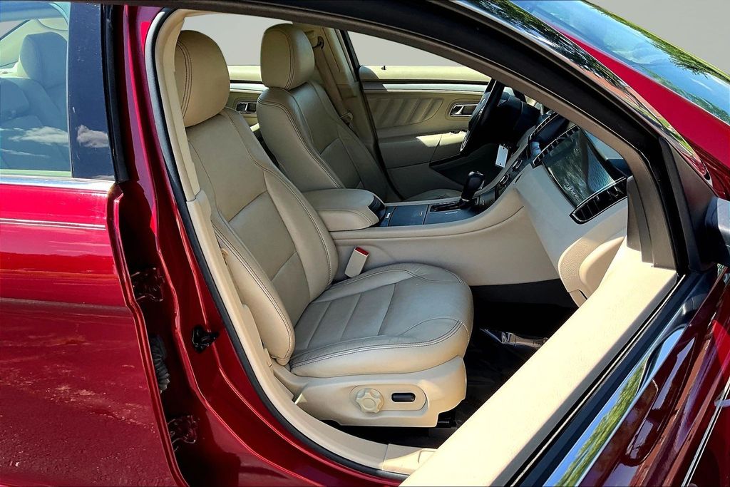 Thumbnail: 2014 Ford Taurus - 9
