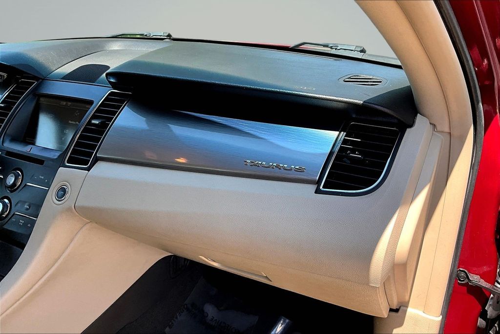 Thumbnail: 2014 Ford Taurus - 22