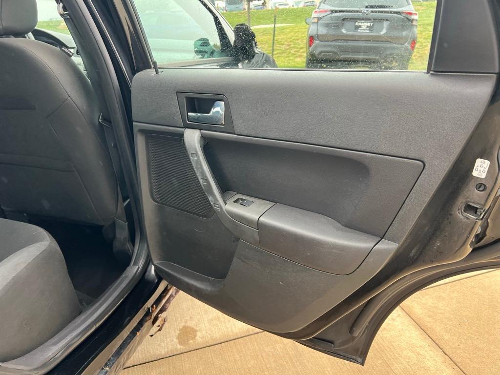 Thumbnail: 2009 Ford Focus - 31