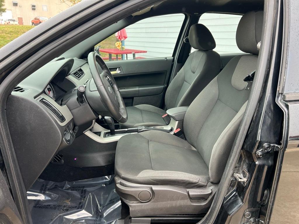 Thumbnail: 2009 Ford Focus - 10