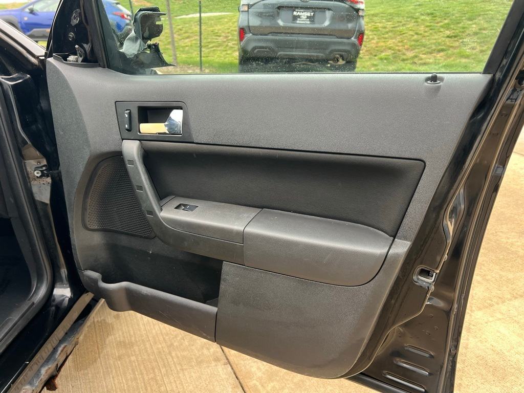 Thumbnail: 2009 Ford Focus - 32