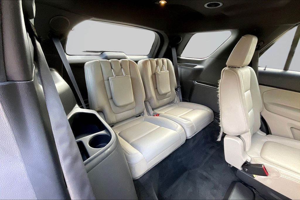 Thumbnail: 2015 Ford Explorer - 32