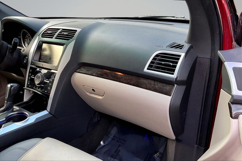 Thumbnail: 2015 Ford Explorer - 14