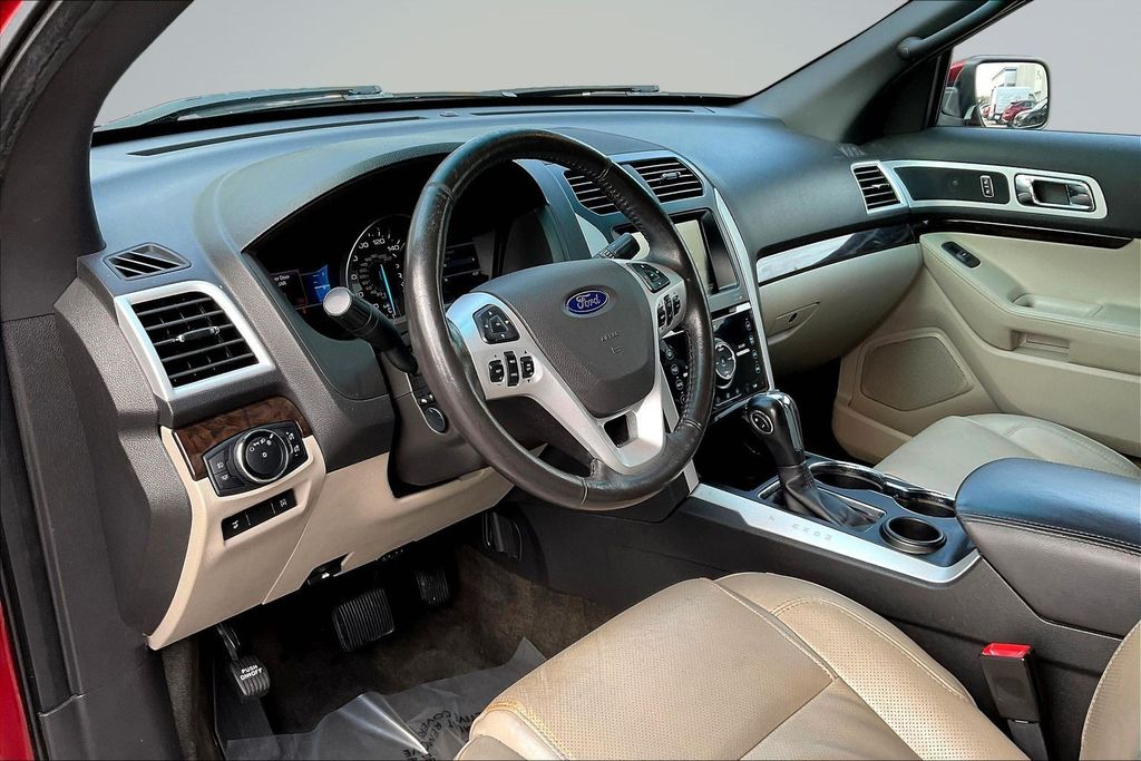 Thumbnail: 2015 Ford Explorer - 9