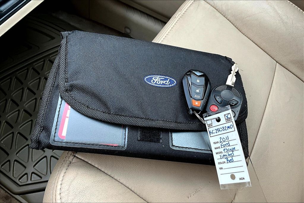 Thumbnail: 2011 Ford Escape - 18
