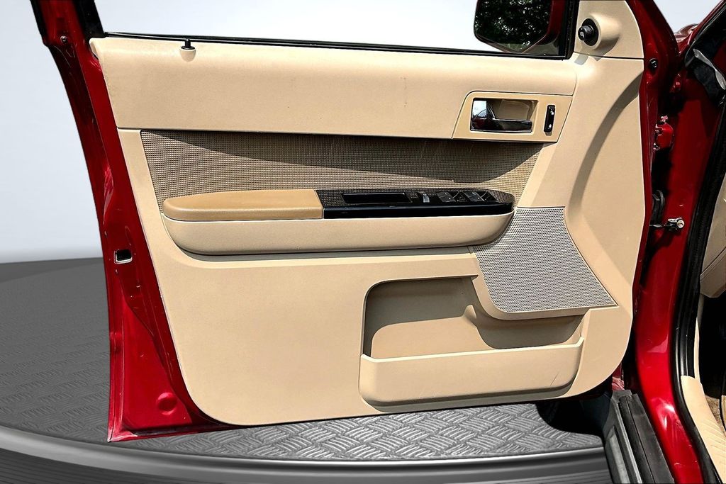 Thumbnail: 2011 Ford Escape - 24