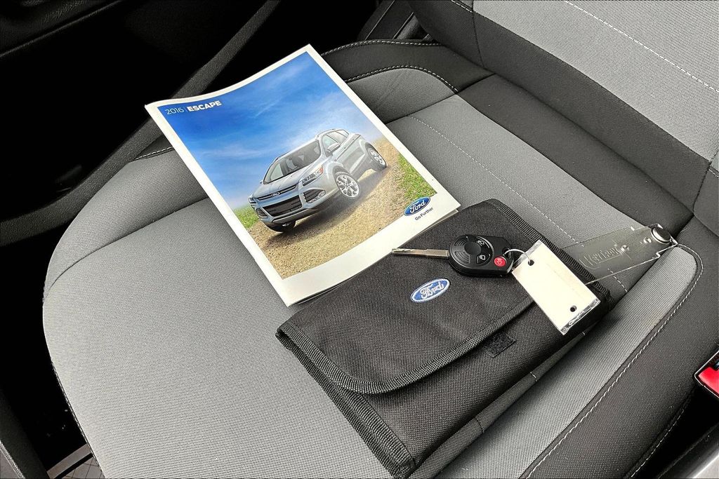 Thumbnail: 2016 Ford Escape - 18