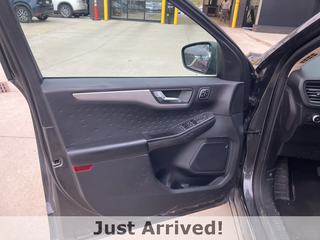 Thumbnail: 2020 Ford Escape - 10