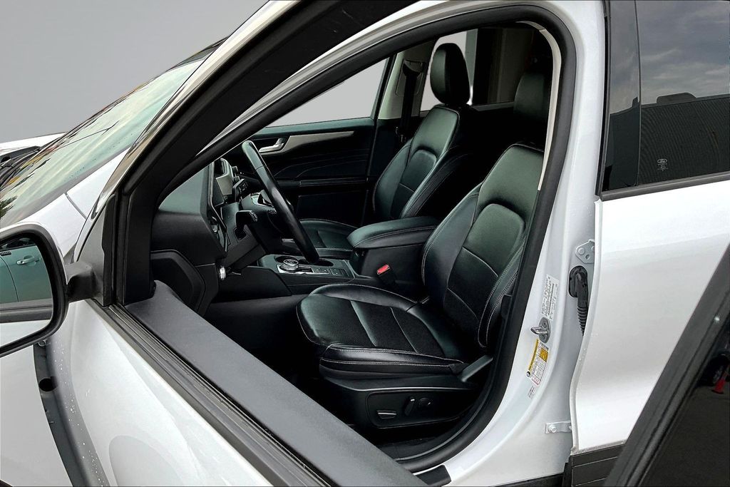 Thumbnail: 2022 Ford Escape - 10