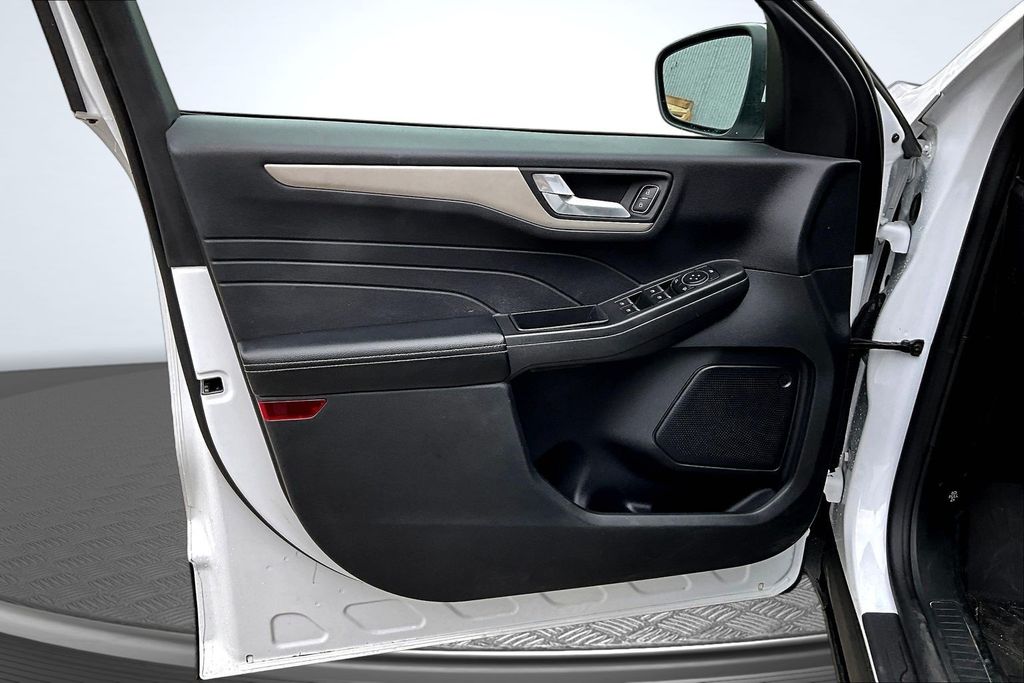 Thumbnail: 2022 Ford Escape - 23