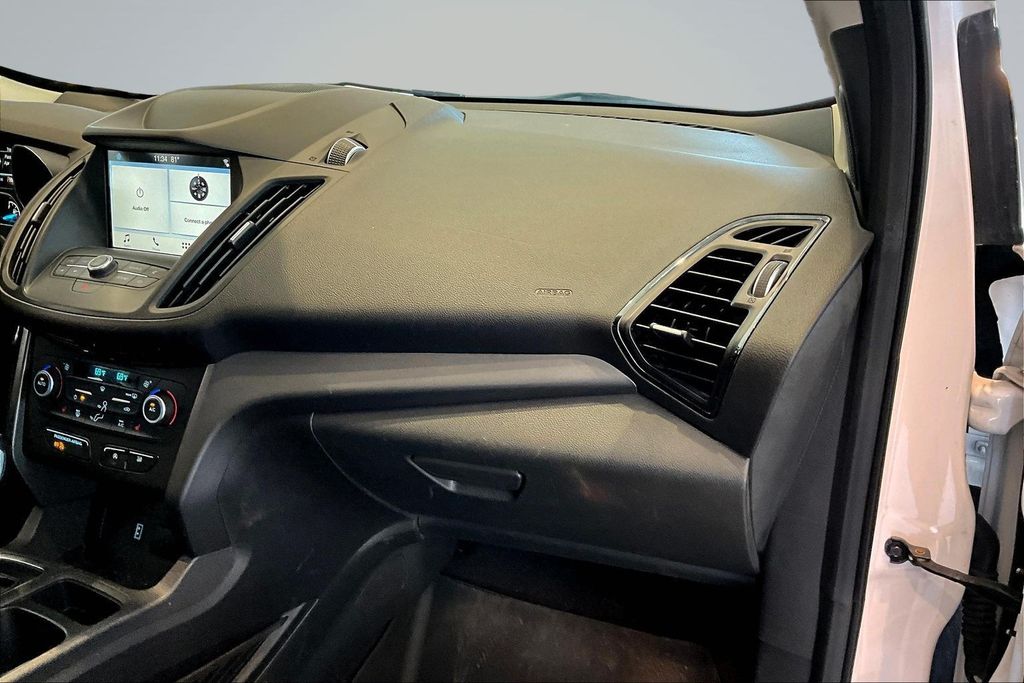 Thumbnail: 2019 Ford Escape - 21