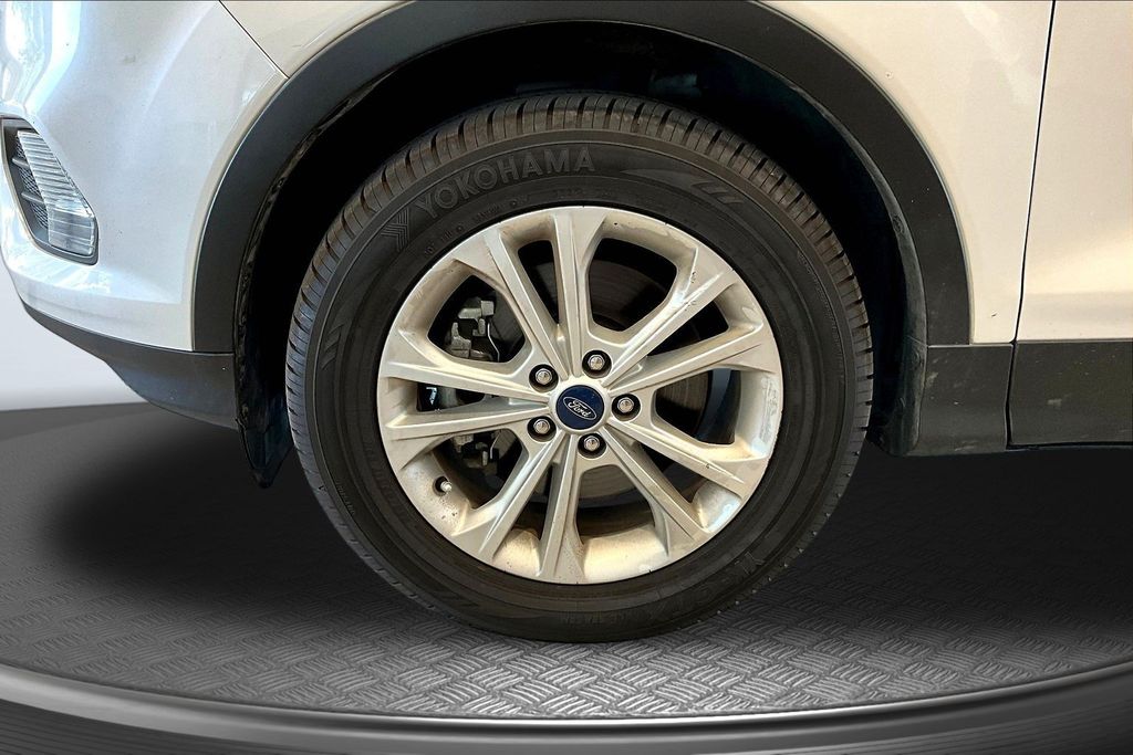 Thumbnail: 2019 Ford Escape - 6