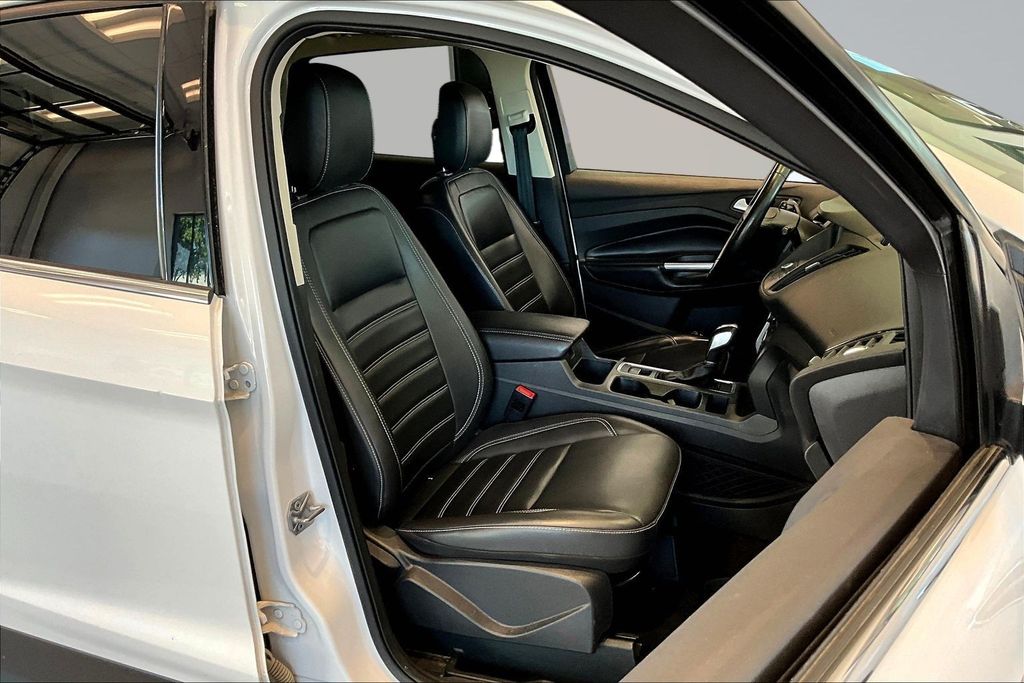 Thumbnail: 2019 Ford Escape - 9