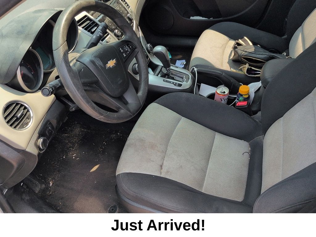 Thumbnail: 2016 Chevrolet Cruze - 3