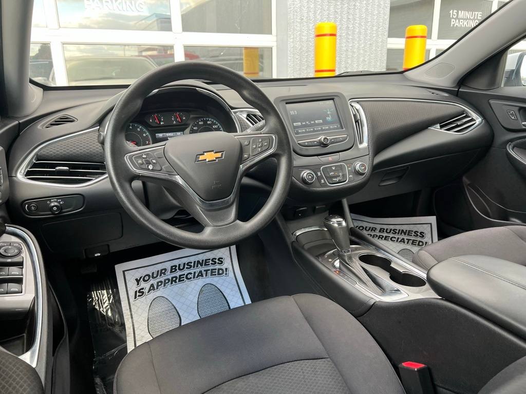 Thumbnail: 2017 Chevrolet Malibu - 2