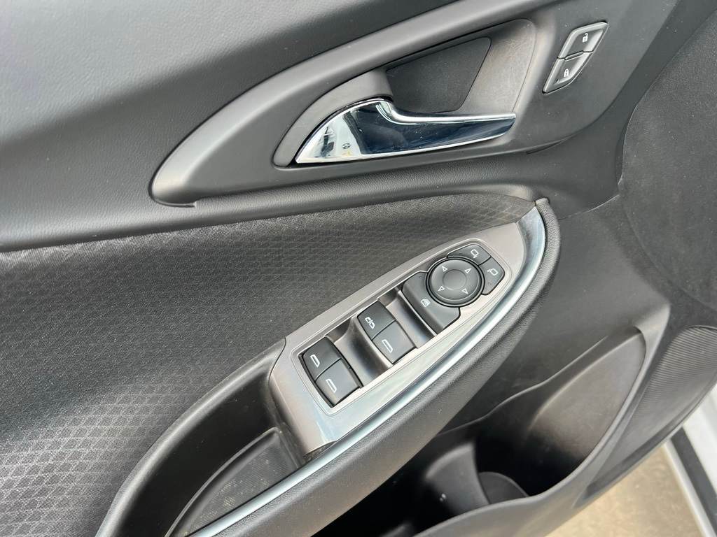 Thumbnail: 2017 Chevrolet Malibu - 20