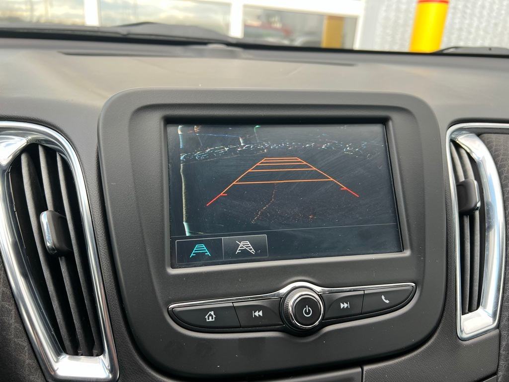 Thumbnail: 2017 Chevrolet Malibu - 26