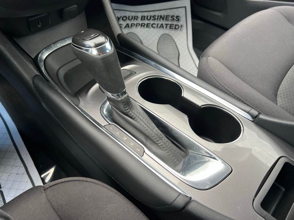 Thumbnail: 2017 Chevrolet Malibu - 12